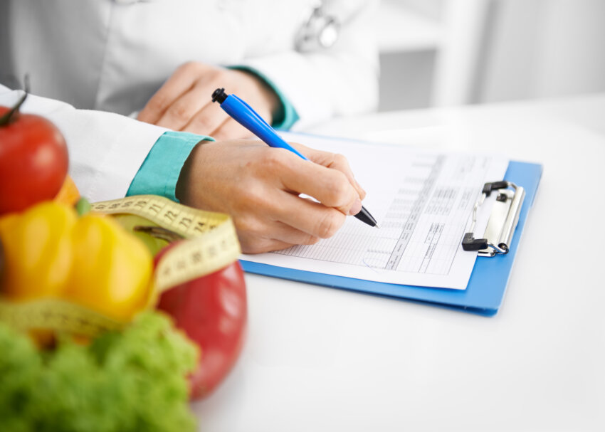 Photo of dietitian with clipboard 